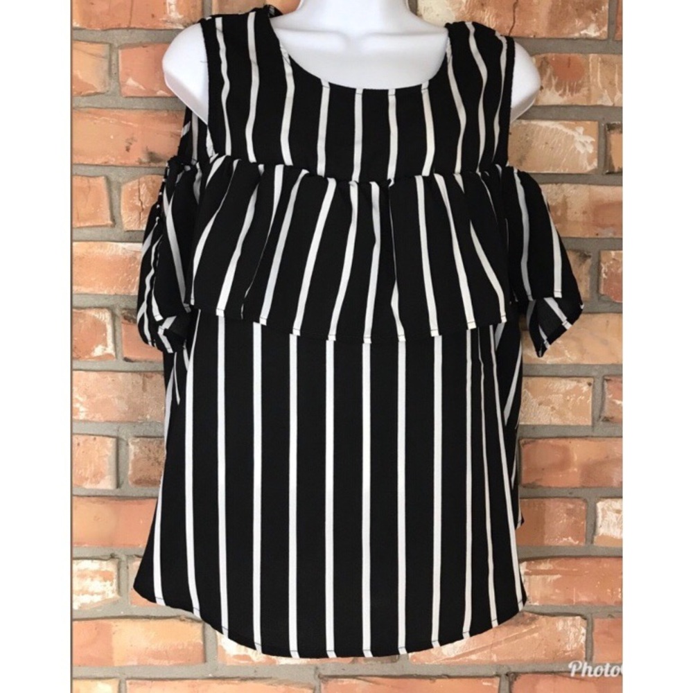 Belle Tweed Women’s Black and White Striped Cold Shoulder Top     Medium